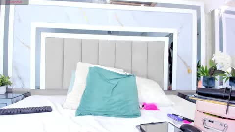 Emily online show from 03-06-25, 01:57