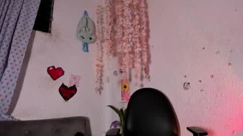 Emily online show from 06-04-26, 05:02