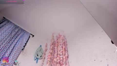 Snapshot of emilycollei chatting on 06-08-26, 11:21 Emily online show from 06-08-26, 11:21