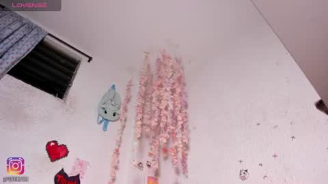Snapshot of emilycollei chatting on 06-11-26, 04:32 Emily online show from 06-11-26, 04:32