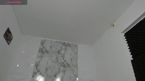 Snapshot of emilyconer chatting on 11-03-25, 12:13 JULIANA ANDREA online show from 11-03-25, 12:13