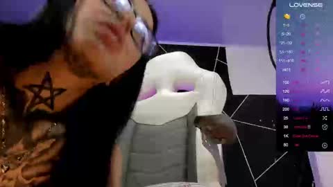 Snapshot of emilydaft chatting on 12-23-24, 05:32 fari online show from 12-23-24, 05:32