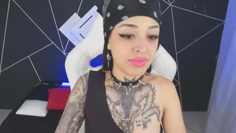 Snapshot of emilydaft chatting on 10-23-25, 09:02 fari online show from 10-23-25, 09:02