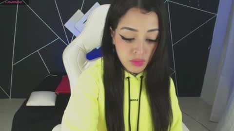 Snapshot of emilydaft chatting on 10-24-25, 10:17 fari online show from 10-24-25, 10:17