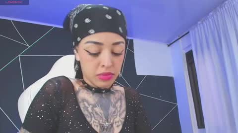 Snapshot of emilydaft chatting on 12-22-25, 09:34 fari online show from 12-22-25, 09:34