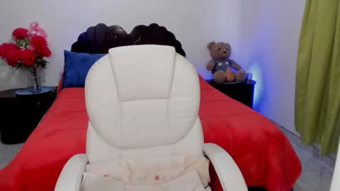 Snapshot of emilydolshe2 chatting on 02-25-26, 01:54 Emily Dolshe online show from 02-25-26, 01:54