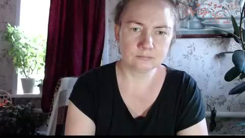 Snapshot of emilydoth chatting on 06-17-26, 08:17 EmilyDoth online show from 06-17-26, 08:17