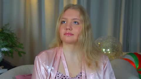 Snapshot of emilyevansen chatting on 12-17-25, 06:19 Emily online show from 12-17-25, 06:19