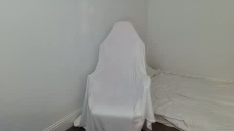 Snapshot of emilyfox5 chatting on 12-18-25, 11:33 emilyfox5 online show from 12-18-25, 11:33