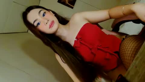 Snapshot of emilyfuckers chatting on 01-07-26, 07:33 ariane online show from 01-07-26, 07:33