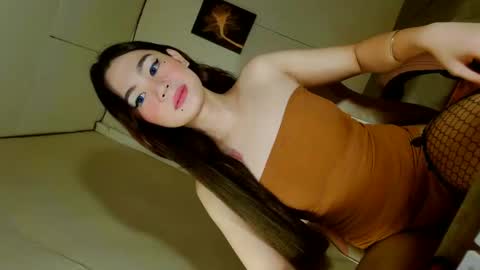 Snapshot of emilyfuckers chatting on 03-05-26, 09:49 ariane online show from 03-05-26, 09:49