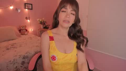 Snapshot of emilyharrix chatting on 06-17-26, 08:43 Emily online show from 06-17-26, 08:43