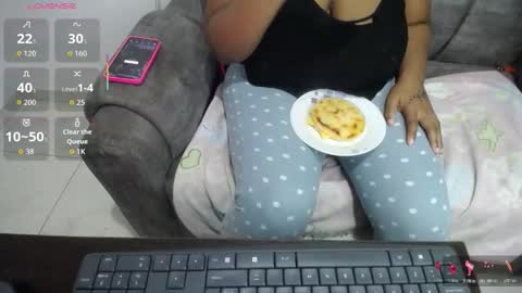 Snapshot of emilyhines__ chatting on 12-01-25, 03:22 Emilyhines online show from 12-01-25, 03:22