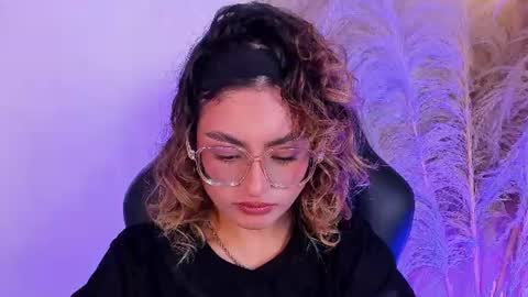Snapshot of emilyjonesss_ chatting on 06-11-26, 03:59 Emilyjonnes online show from 06-11-26, 03:59