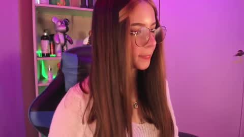 Snapshot of emilykarterr chatting on 02-07-25, 03:52 VALEEEN online show from 02-07-25, 03:52
