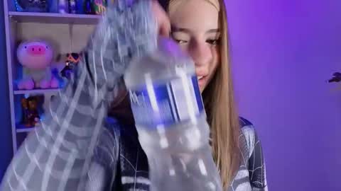 Snapshot of emilykarterr chatting on 10-10-25, 04:50 VALEEEN online show from 10-10-25, 04:50