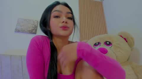 Snapshot of emilylittle___ chatting on 12-18-25, 03:51 EMI online show from 12-18-25, 03:51