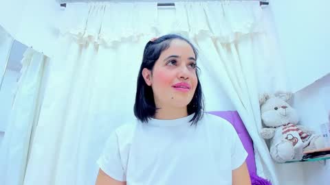 Snapshot of emilymadrid chatting on 01-05-25, 04:48 Emily online show from 01-05-25, 04:48