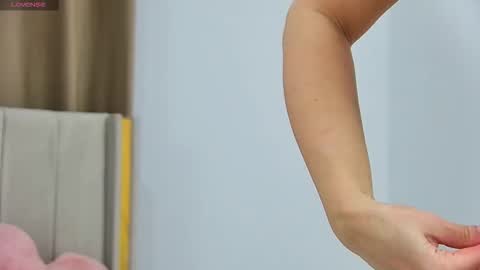 emilynovaa1 online show from 03-07-26, 07:00