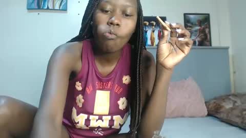 Snapshot of emilyposha chatting on 01-12-25, 08:03 Emilly online show from 01-12-25, 08:03