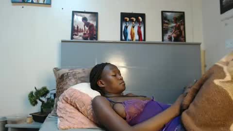 Snapshot of emilyposha chatting on 01-16-25, 11:48 Emilly online show from 01-16-25, 11:48