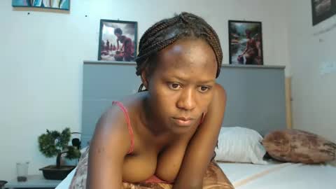 Snapshot of emilyposha chatting on 02-01-25, 03:41 Emilly online show from 02-01-25, 03:41
