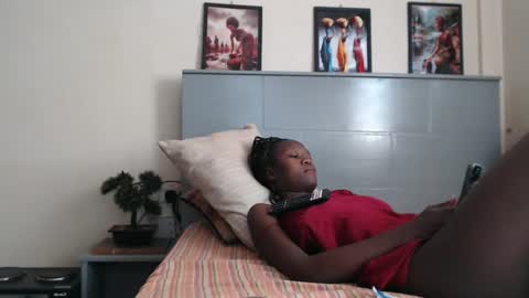 Snapshot of emilyposha chatting on 02-19-25, 07:39 Emilly online show from 02-19-25, 07:39