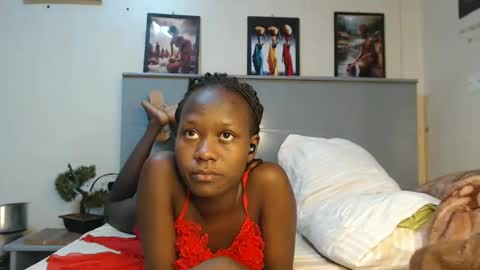 Snapshot of emilyposha chatting on 03-09-25, 12:21 Emilly online show from 03-09-25, 12:21