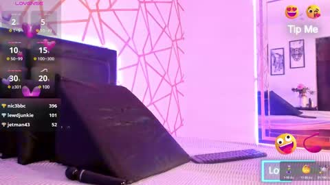 Snapshot of emilyrosee1 chatting on 02-10-25, 03:35 online show from 02-10-25, 03:35
