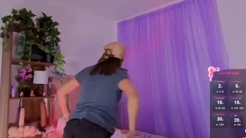 Snapshot of emilyrousex chatting on 11-30-25, 02:10 emilyrousex online show from 11-30-25, 02:10