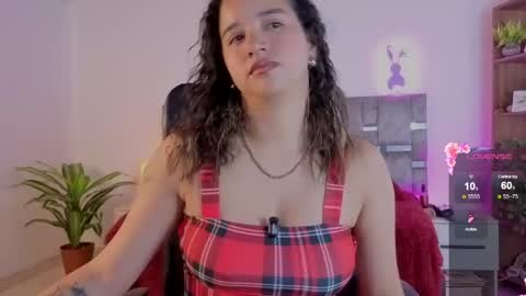 Snapshot of emilyrousex chatting on 05-25-26, 02:01 emilyrousex online show from 05-25-26, 02:01
