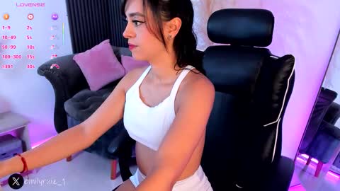 Snapshot of emilyruiz1 chatting on 10-07-25, 11:29 Emily online show from 10-07-25, 11:29