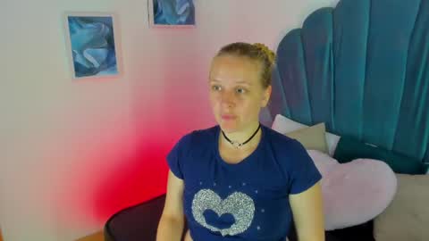 Snapshot of emilysumer chatting on 07-20-26, 07:16 Summer 3 online show from 07-20-26, 07:16
