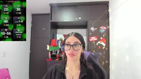 Snapshot of emilytafur chatting on 12-11-24, 07:25 Emy online show from 12-11-24, 07:25