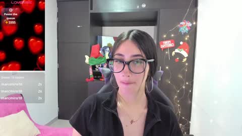 Snapshot of emilytafur chatting on 12-11-24, 11:21 Emy online show from 12-11-24, 11:21