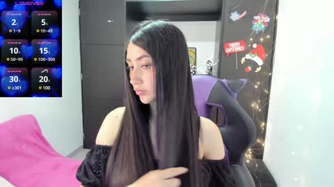 Snapshot of emilytafur chatting on 12-30-24, 05:23 Emy online show from 12-30-24, 05:23