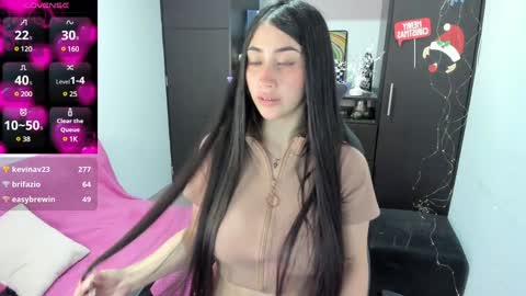 Snapshot of emilytafur chatting on 12-31-24, 04:27 Emy online show from 12-31-24, 04:27