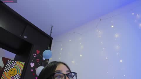 Snapshot of emilytafur chatting on 01-09-25, 02:22 Emy online show from 01-09-25, 02:22