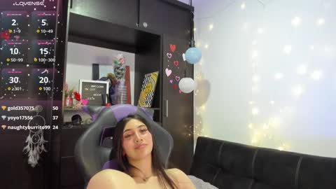 Snapshot of emilytafur chatting on 02-05-25, 06:35 Emy online show from 02-05-25, 06:35