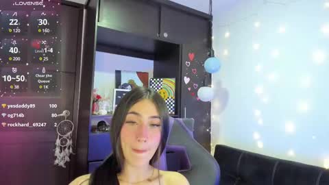 Snapshot of emilytafur chatting on 02-12-25, 03:51 Emy online show from 02-12-25, 03:51