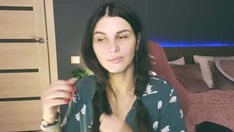 Emily online show from 02-05-25, 01:26