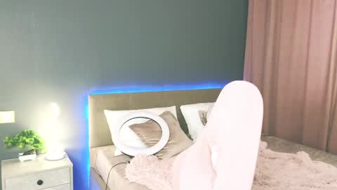 Emily online show from 02-09-25, 08:11