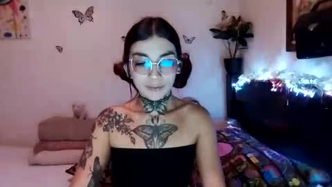 Snapshot of emilywhitee_ chatting on 12-06-24, 03:52 Valentina independent model online show from 12-06-24, 03:52