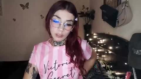 Snapshot of emilywhitee_ chatting on 02-07-26, 02:48 Valentina independent model online show from 02-07-26, 02:48
