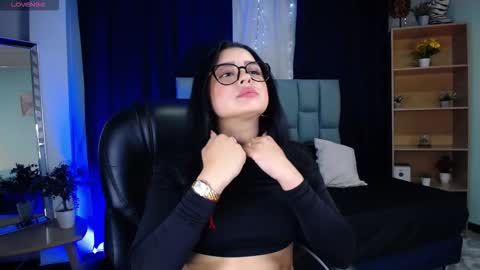 Snapshot of emilyy05_ chatting on 11-13-25, 03:27 Emily online show from 11-13-25, 03:27