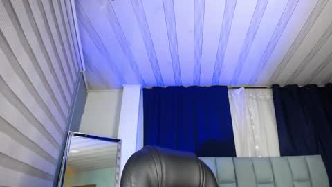 Snapshot of emilyy05_ chatting on 11-23-25, 03:17 Emily online show from 11-23-25, 03:17