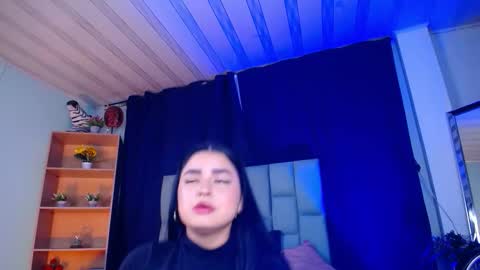 Snapshot of emilyy05_ chatting on 12-02-25, 03:23 Emily online show from 12-02-25, 03:23