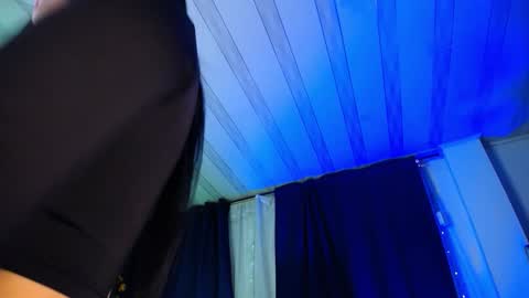 Snapshot of emilyy05_ chatting on 12-16-25, 03:22 Emily online show from 12-16-25, 03:22