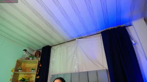 Snapshot of emilyy05_ chatting on 12-23-25, 03:15 Emily online show from 12-23-25, 03:15