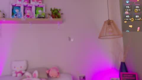 Snapshot of emilyy_bank chatting on 06-11-26, 08:29 Emily Bank online show from 06-11-26, 08:29